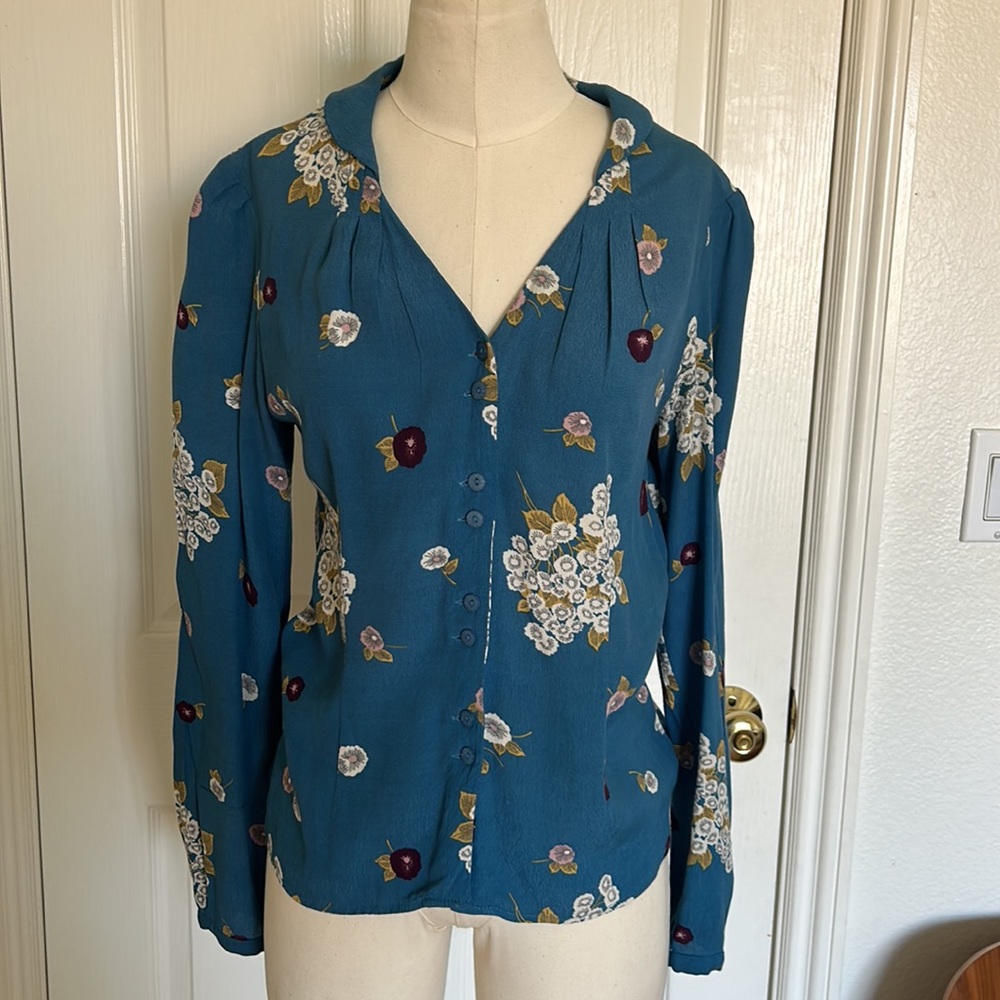 Blue Emily & Finn floral patterned long sleeved blouse